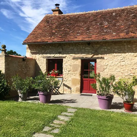 ゲストハウス La Troliere 4*