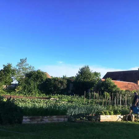 ゲストハウス La Troliere 4*